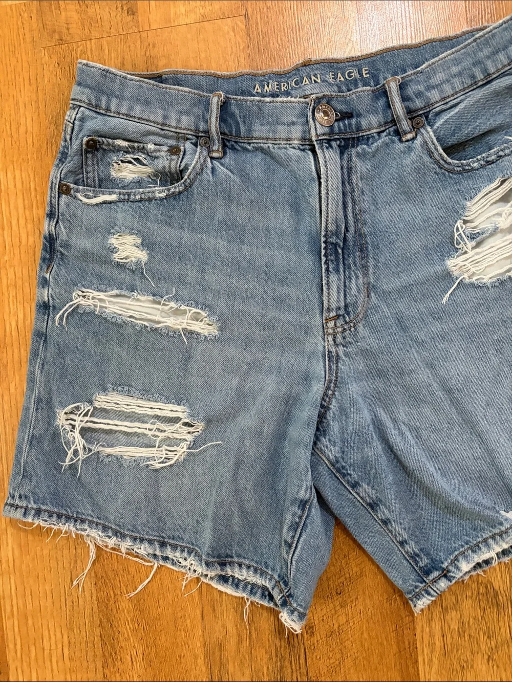 American Eagle Outfitters Light Blue ‘90’s Boyfriend Distressed Shorts Size 14